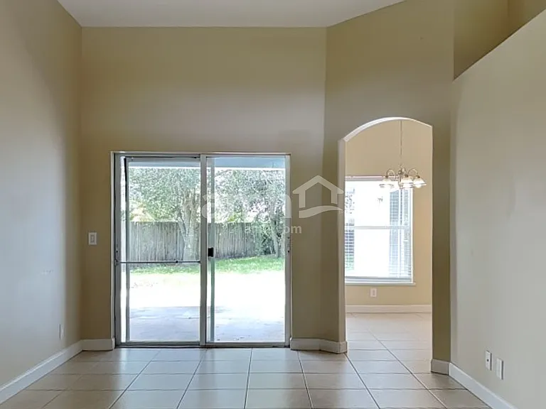 5940 NW Foust Cir — Photo 4