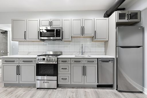 2nd image of 1067 W Glenlake Ave #G