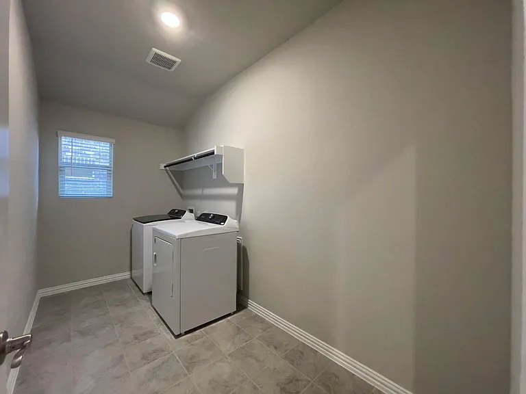 2305 Bellatrix Dr — Photo 25