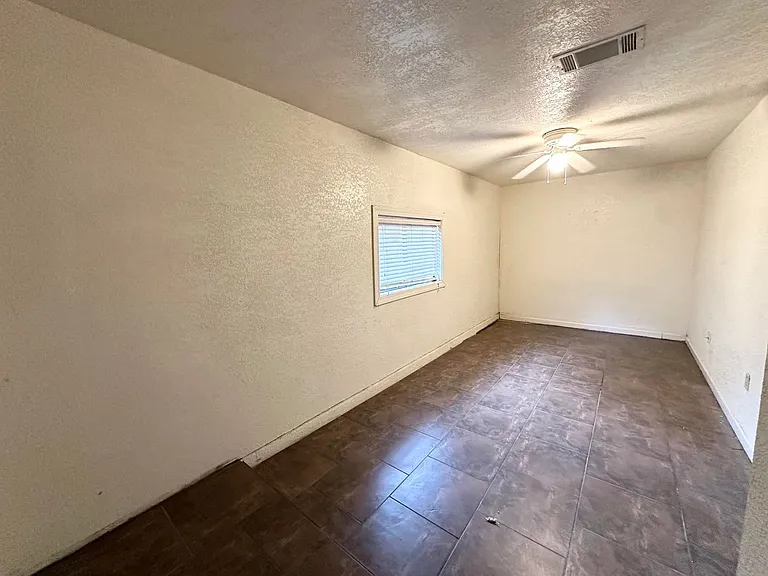 4605 Crenshaw Dr — Photo 6