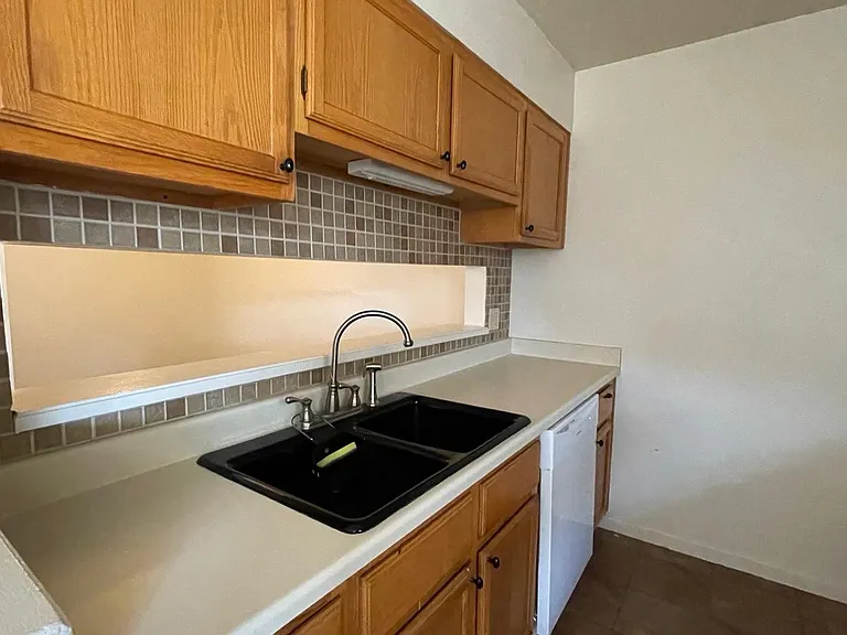 1723 Utah Ave — Photo 6