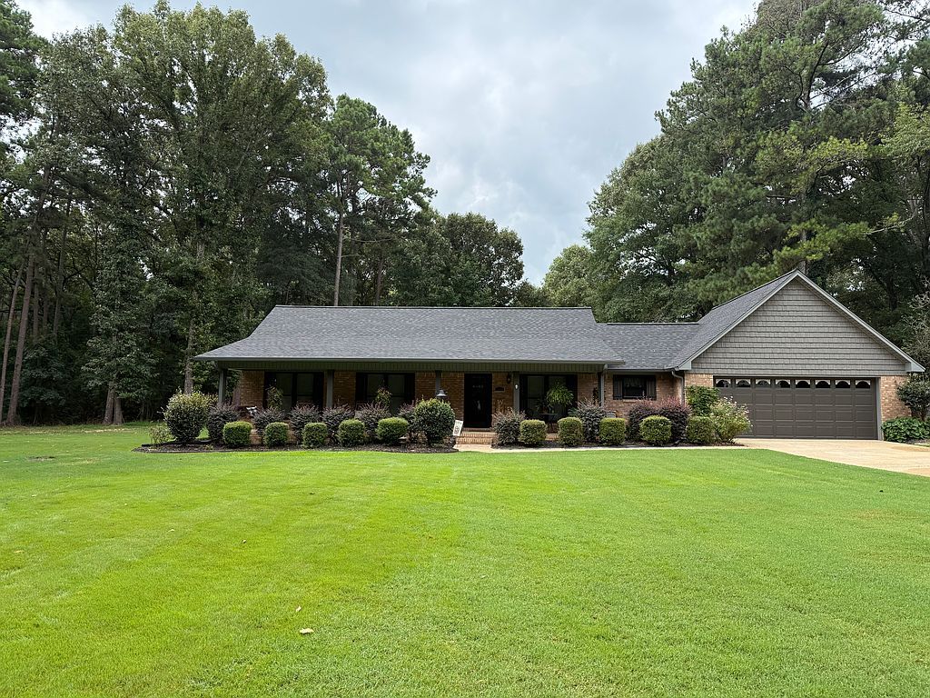 209 Lynn Dr - Property Image