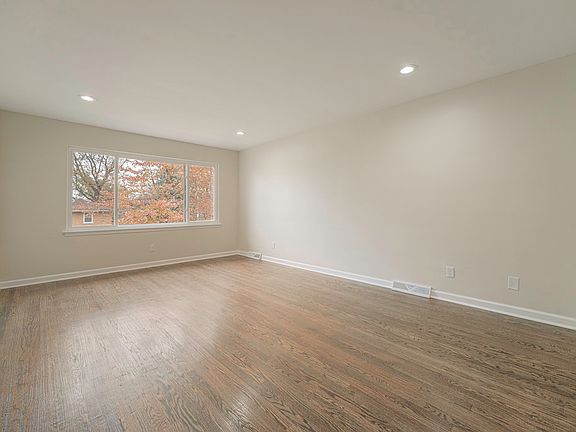 5th image of 717 Sibley Blvd