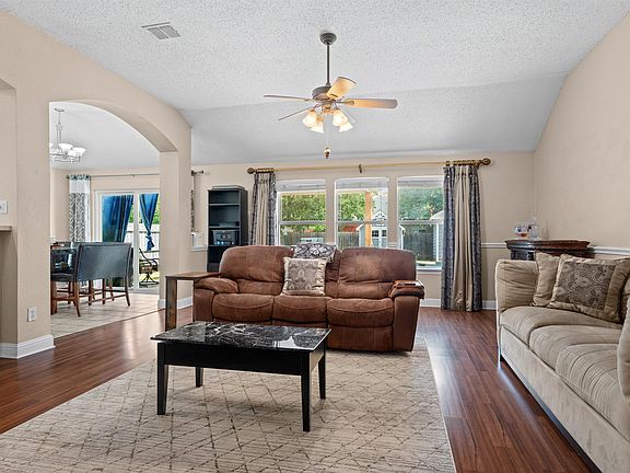 4th image of 403 Creek Point Ln