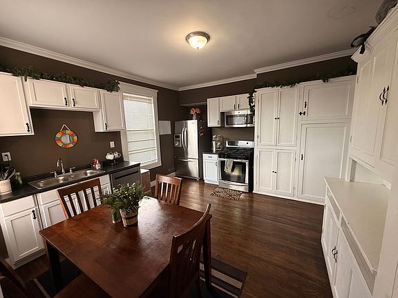 3rd image of 4609 Vine St Floor 2