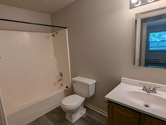 5th image of 2912 Lawnridge Ct APT A