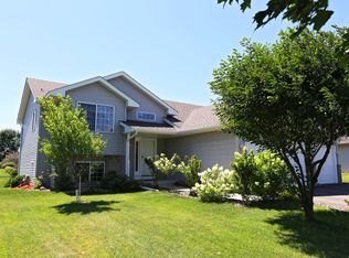 642 Highland Trl, Lino Lakes, MN 55014