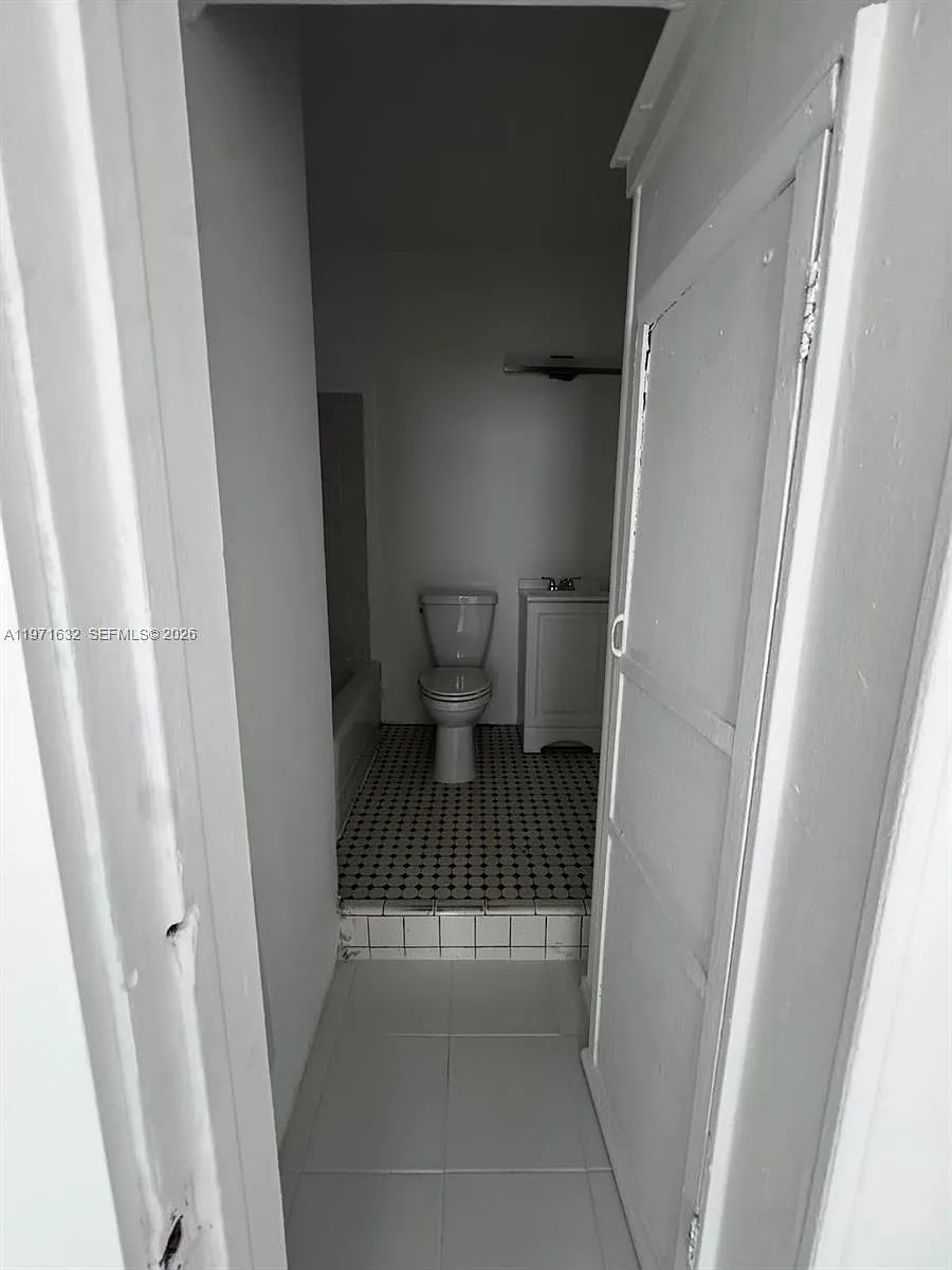 Building Photo - 1456 Washington Ave #1