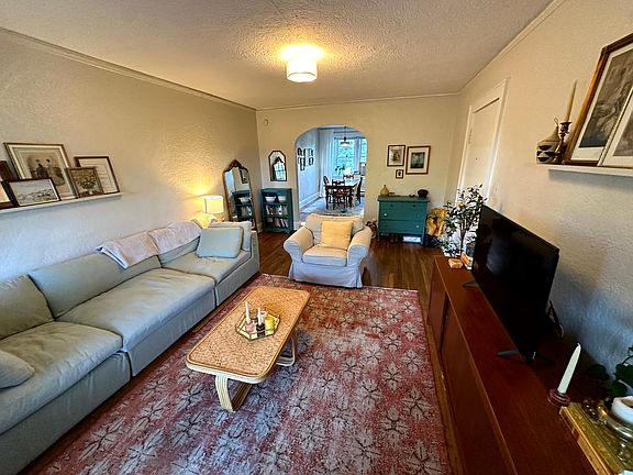 3rd image of 634 Connecticut Ave APT 2