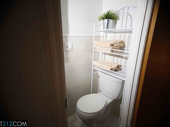2nd image of 170 Elizabeth St #4