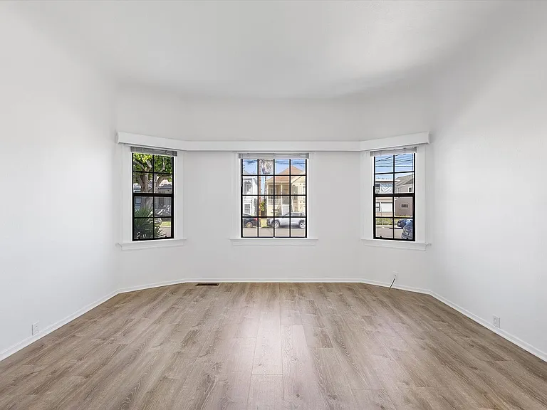 1087 Park Ave — Photo 3