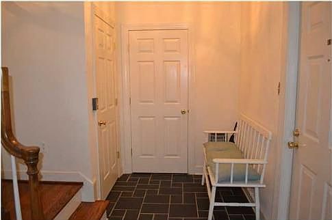 Common patio area &amp; entry to 3 units