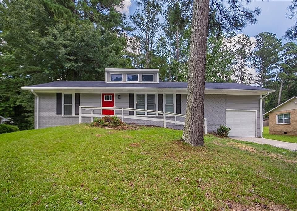 1st image of 2466 Fairway Cir SW