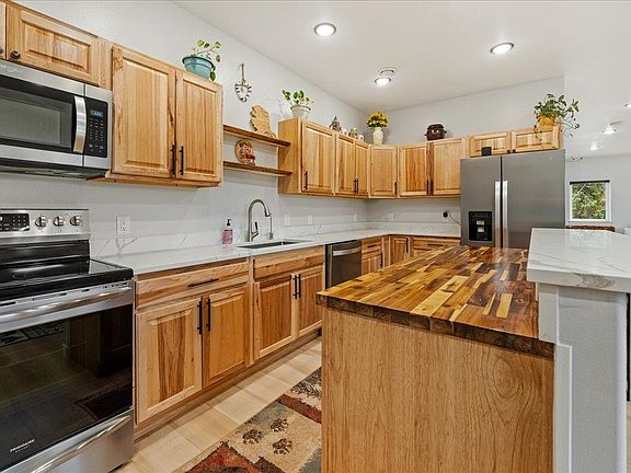 3rd image of 3647 Preston Dr