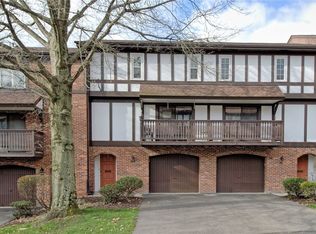 409 Allenberry Dr, Pittsburgh, PA 15237