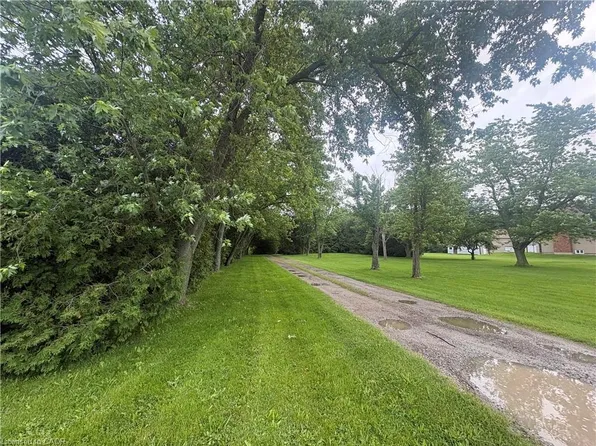 165 Ridge Rd E, Grimsby, ON L3M 4E7