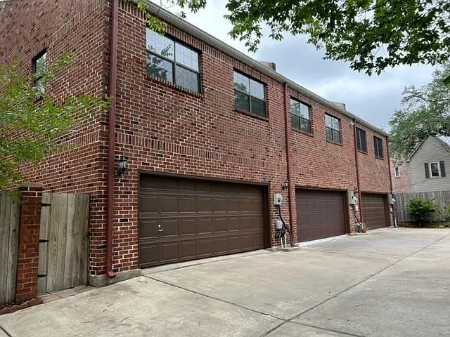 2602 W Holcombe Blvd — Photo 29
