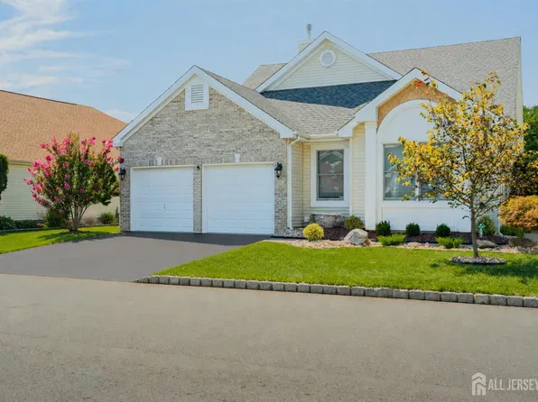 28 Brighton Ct, Monroe Township, NJ 08831