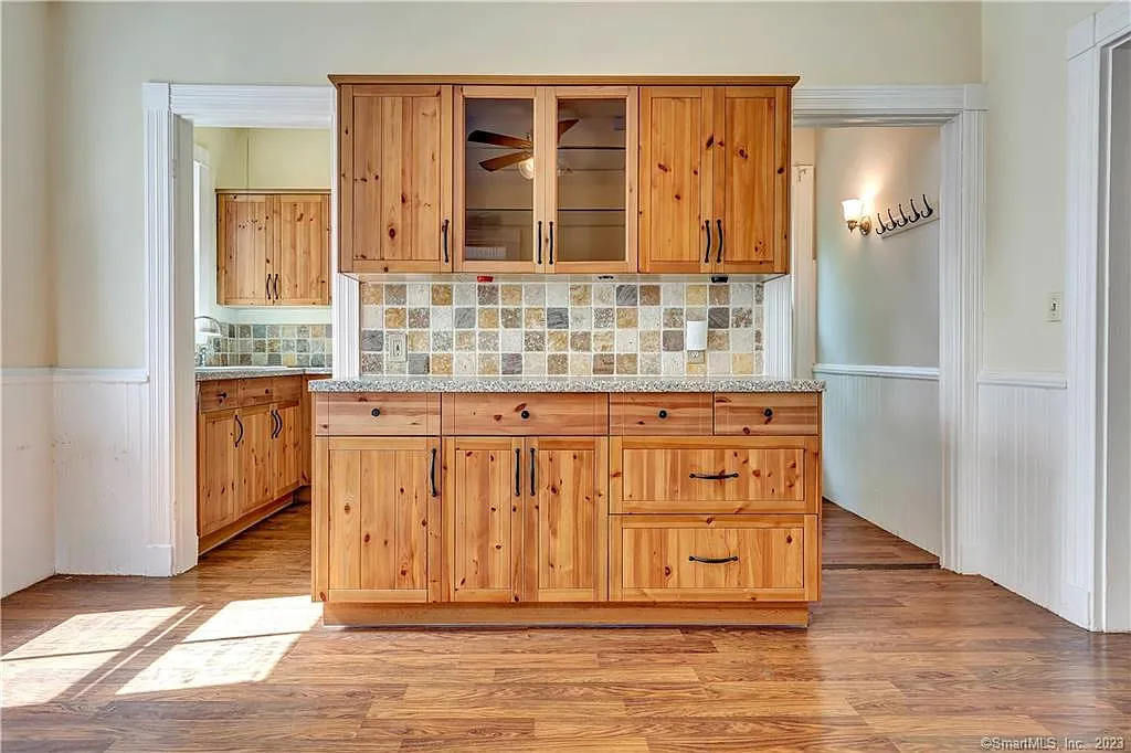 4 bed, 2.0 bath, 1800 sqft, $3,600 — Photo 2