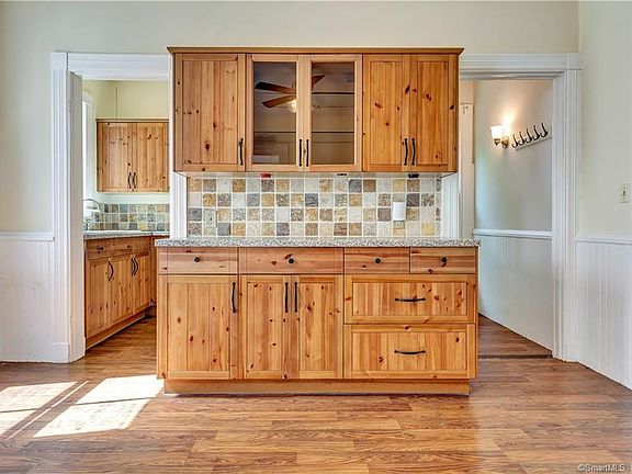 2nd image of 28 Edwards St #2