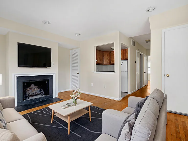 4450 Macarthur Blvd NW #7A — Photo 2