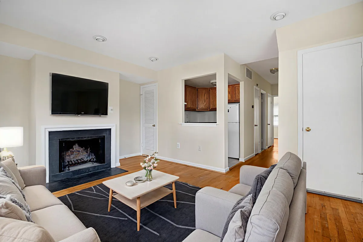 Building Photo - 4450 Macarthur Blvd NW #7A