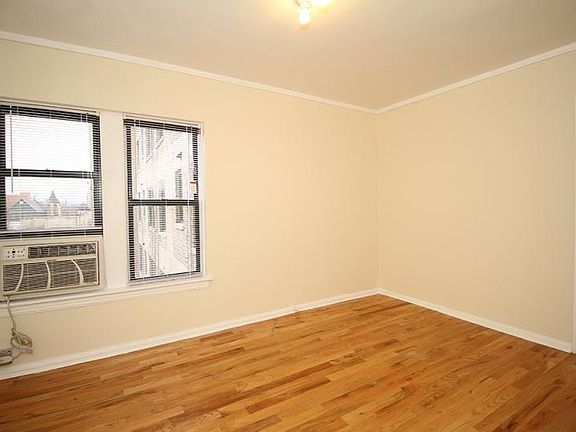3rd image of 550 W Arlington Pl APT 204