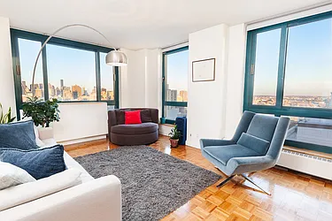 Rented by Luxus Manhattan Realty