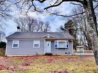 11 Eldridge Ave, Hyannis, MA 02601