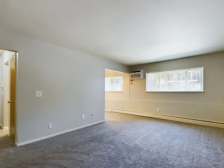 Williamsburg Apartments — Photo 29