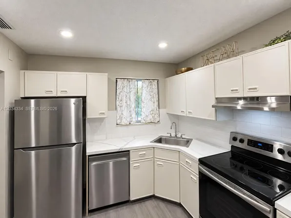4761 NW 22nd St #42111, Coconut Creek, FL 33063