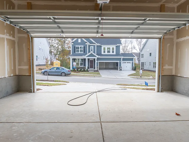 725 Hardin Hill Ln — Photo 44