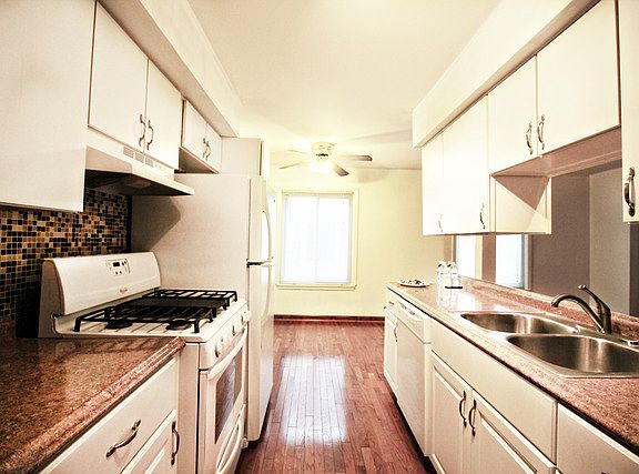 3rd image of 1484 Quaker Ln #166-C