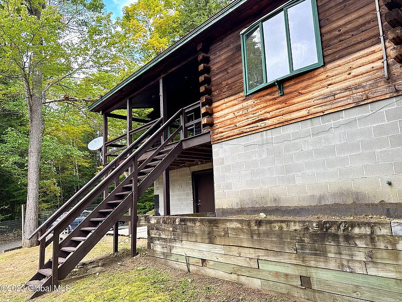 5th image of 42 Potter Brook Road