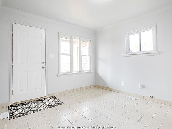 5th image of 1240 Niagara St #1238