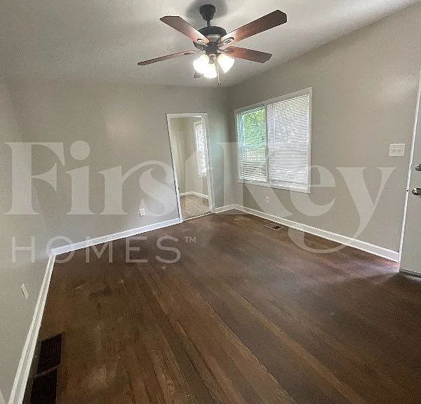 1731 N Olympian Way SW — Photo 3