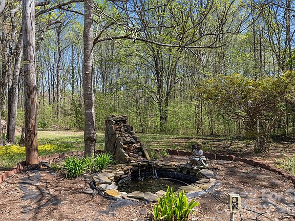 3rd image of 700 Patterson Farm Rd