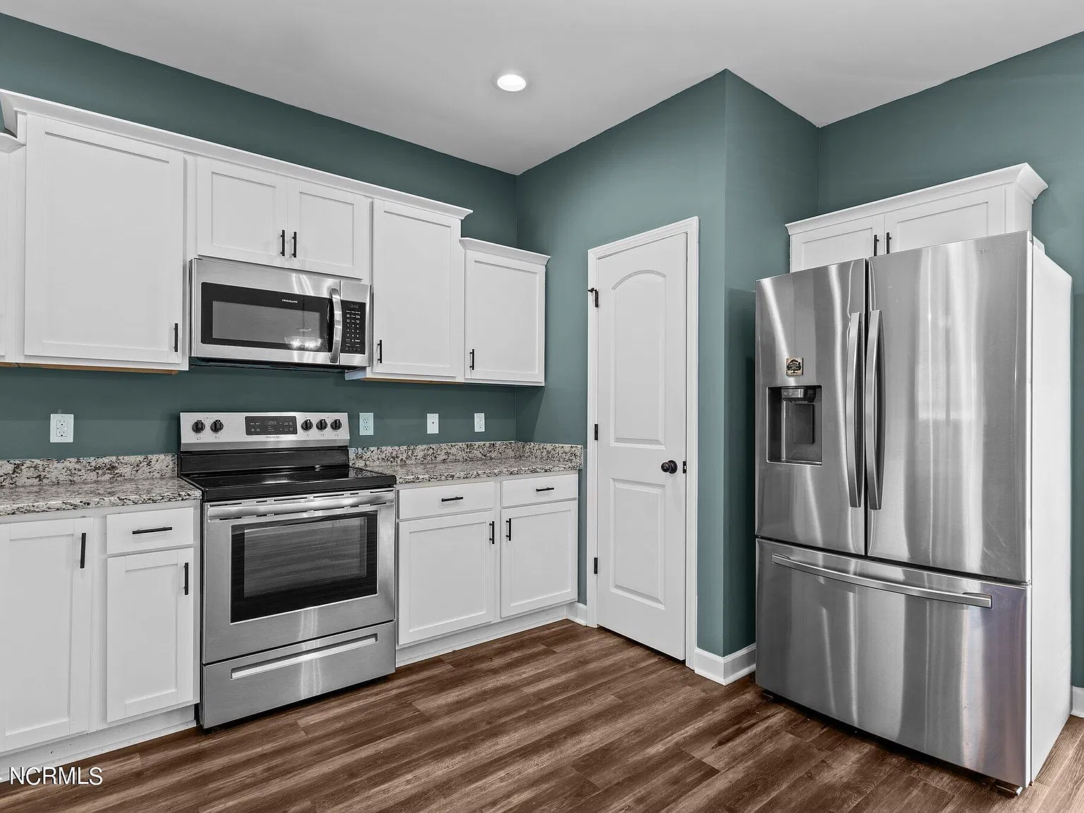 2 bed, 2.5 bath, $1,750 — Photo 3