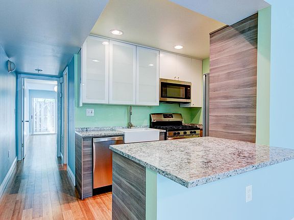 3rd image of 405 N Hibiscus Dr APT 109