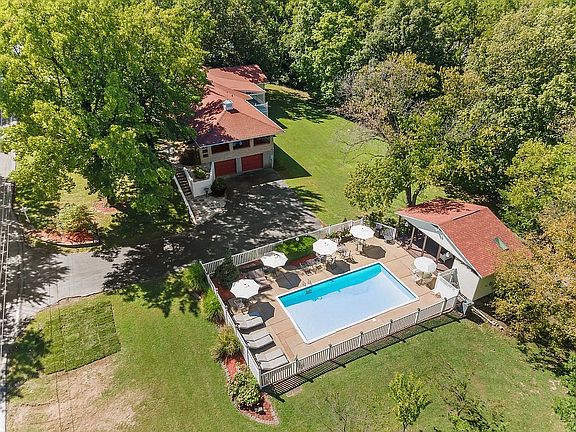 3rd image of 2915 Three Acres Ln
