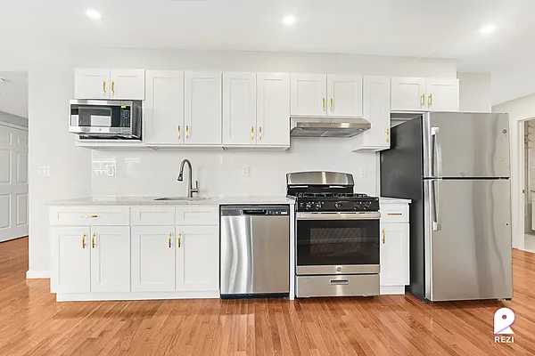 Rented by REZI | media 24