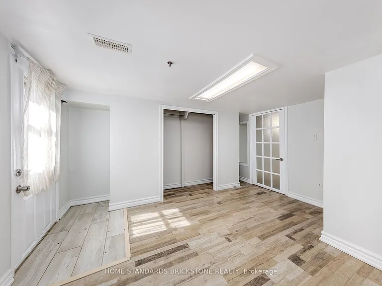 792 Pape Ave #LOWER — Photo 12