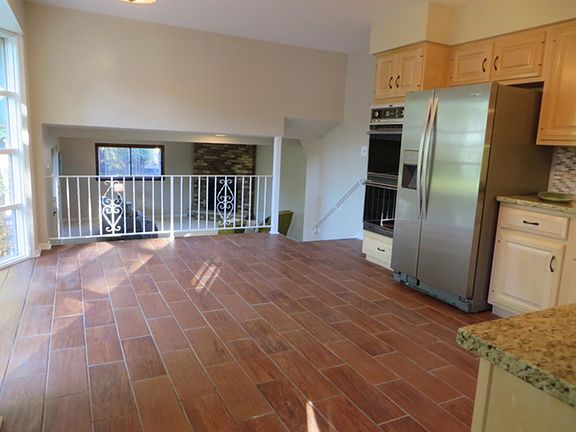 5th image of 856 N Fairway Dr