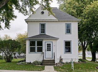 113 Locust St SE, Blairstown, IA 52209