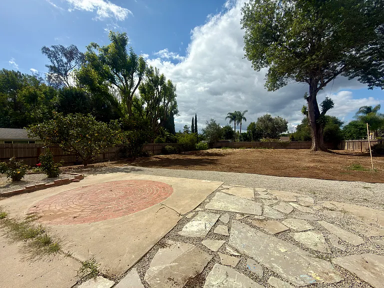 831 Monticello Dr — Photo 5