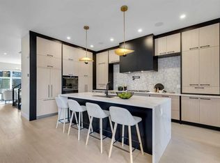 336 W Normandy Dr SW, Calgary, AB T3E 8G8