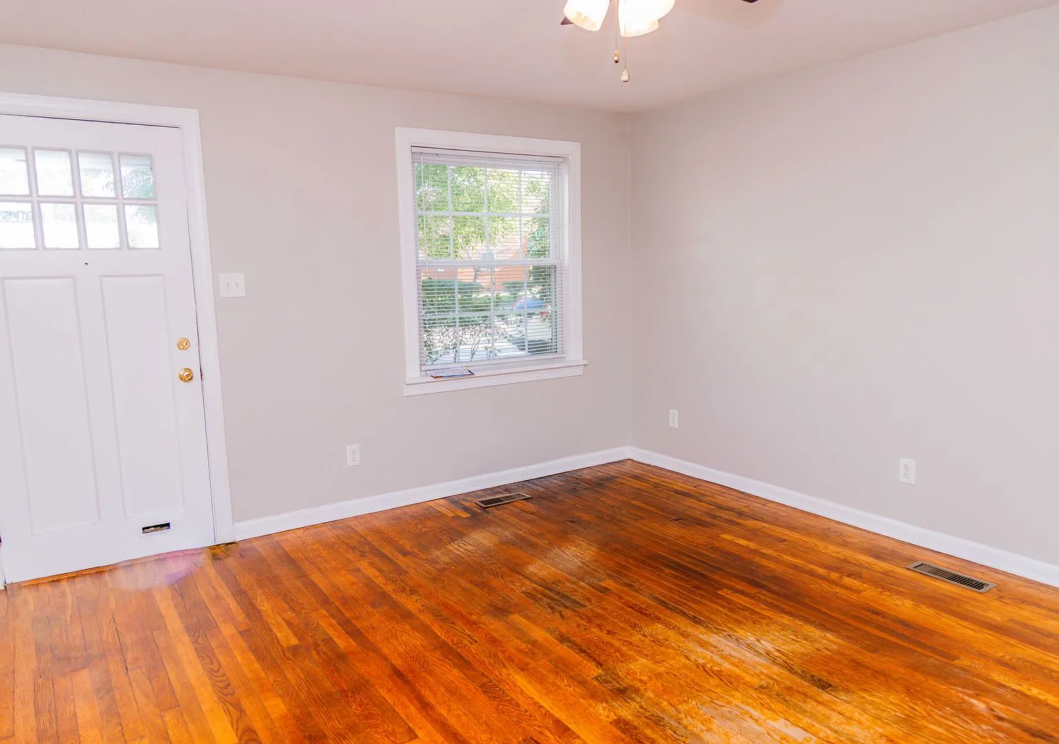 3549 Grove Ave — Photo 2
