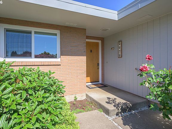 5th image of 2872 Sarah Ln