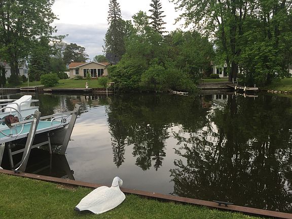 Gorgeous view of canal.