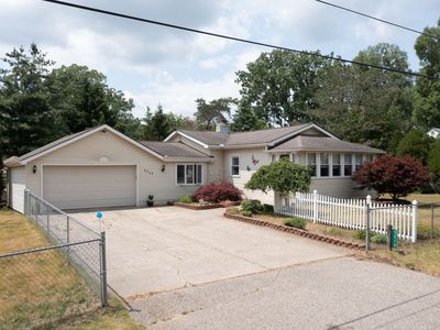 5215 Eastview Rd, Clarkston, MI, 48346